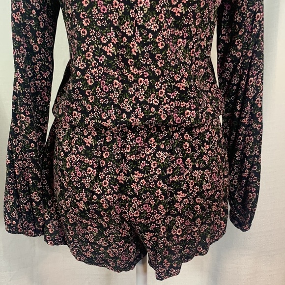 Forever 21 Black Floral Long Sleeved Romper- NWT - Picture 10 of 13
